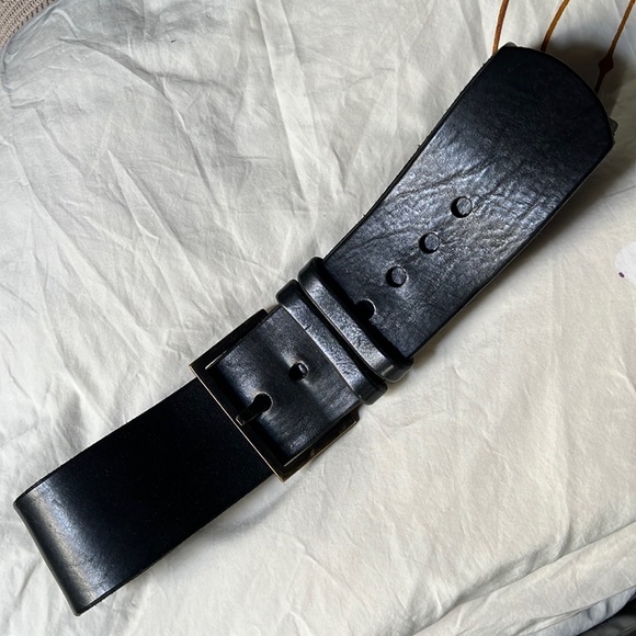 Johnny Farah Accessories - Johnny Farah Soha Contour Leather Belt Black with brass buckle medium